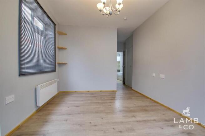 GROUND FLOOR BEDROOM/LOUNGE