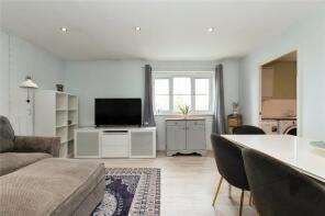12, Sherriff Close, Esher KT10 8AT