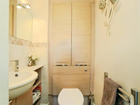 4 bed House for sale Image 10
