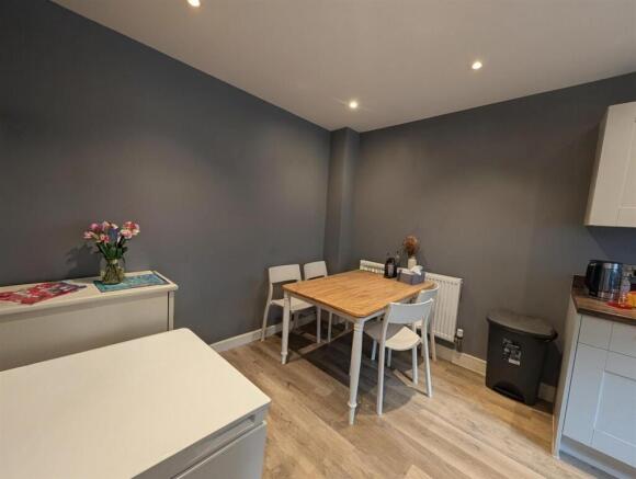 KITCHEN/BREAKFAST ROOM