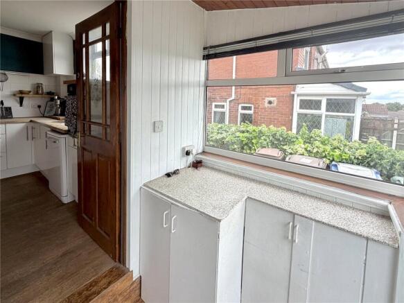 4 bed Semi-Detached for sale Image 12