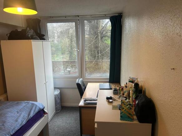 bed 1.jpg