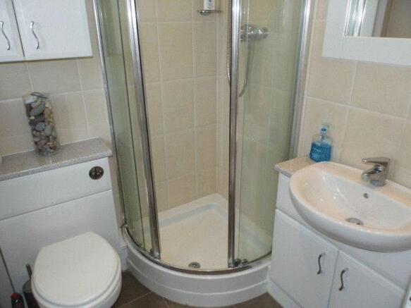 En-suite Showe...