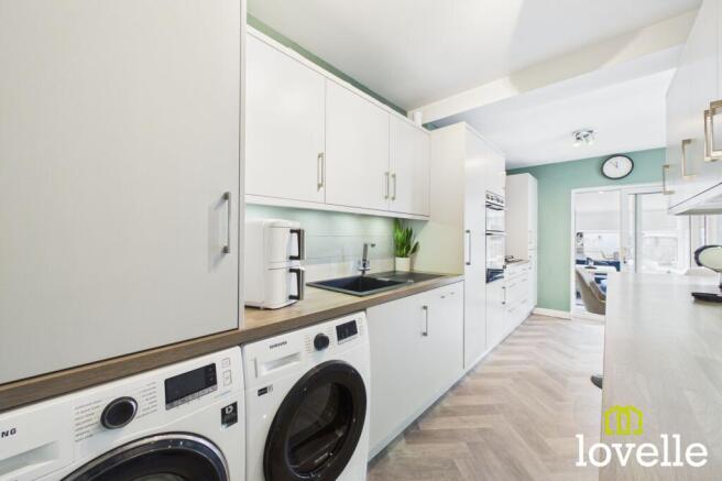 3 bed Semi-Detached for sale Image 6