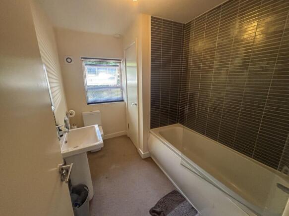 3 bed Semi-Detached to rent Image 7