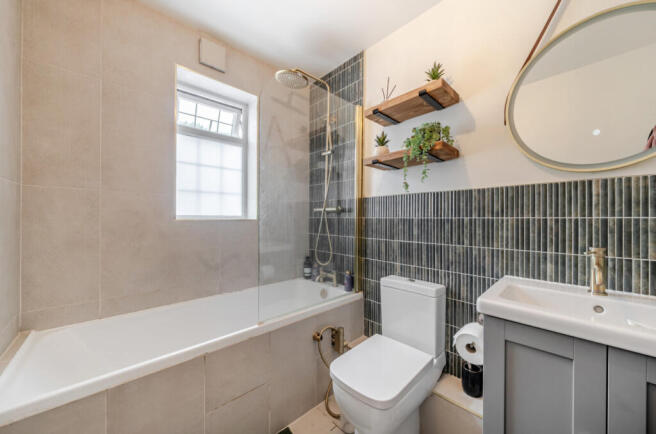 5 bed Semi-Detached for sale Image 8