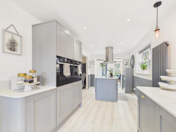 4 bed Detached for sale Image 9