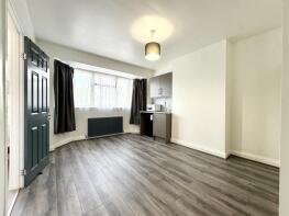 121, Osidge Lane, Southgate, London N14 5DS