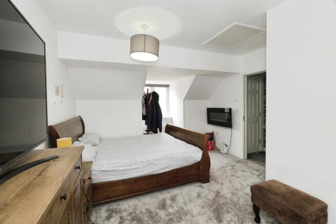 4 bed Semi-Detached for sale Image 10