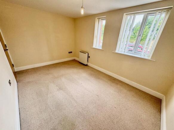 Bedroom 1b.jpg