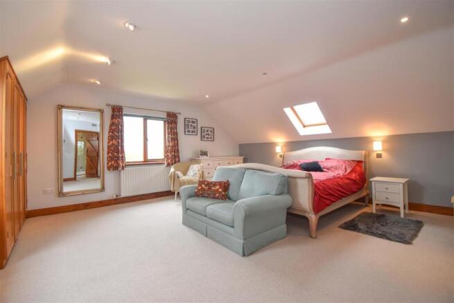Holly Bank House Bedroom 1c.jpg