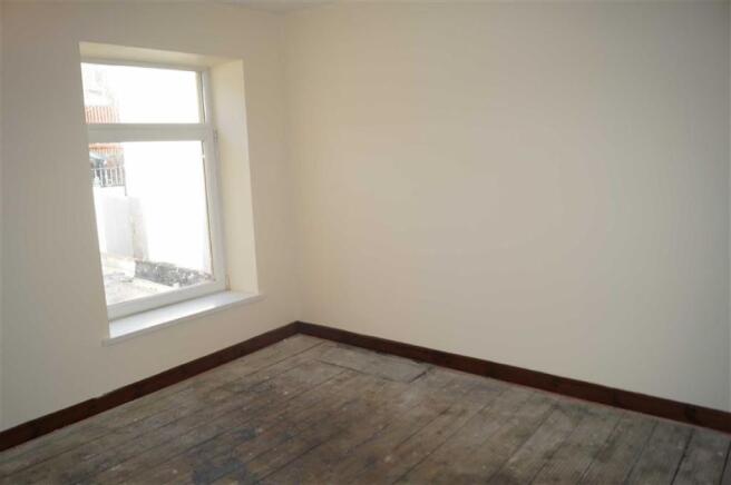 BEDROOM 2 (REAR)