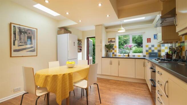40LydgateHallCres-03.jpg