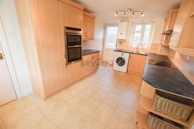 3 bed Terraced to rent Image 9