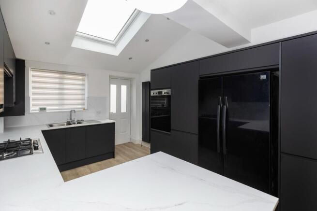 3 bed Terraced to rent Image 6