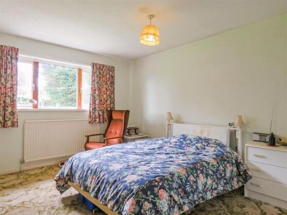 Bedroom 1.JPG
