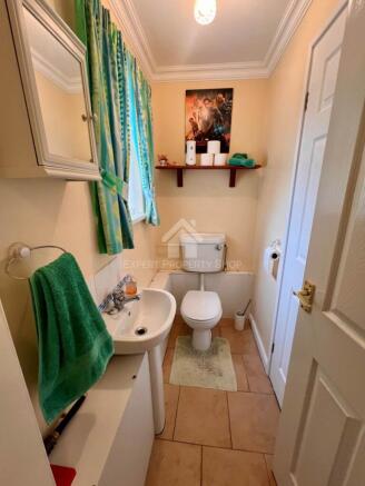 3 bed Town House for sale Image 4