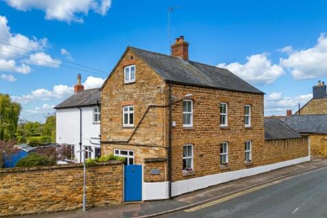 High Street, Bugbrooke, NN7 3PA