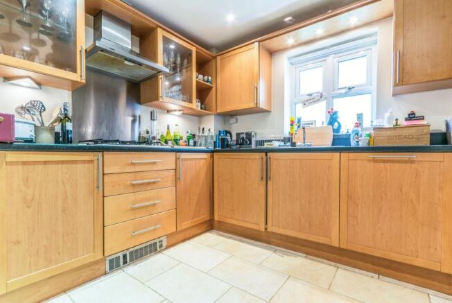 Fitted Kitchen with 