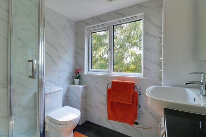Ensuite to Bed 1