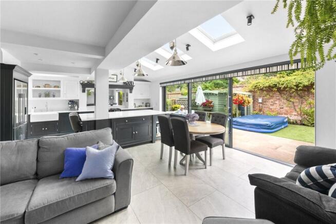 4 bed Semi-Detached for sale Image 9