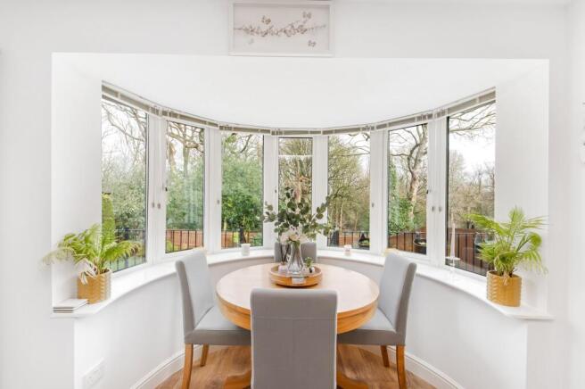 OPEN-PLAN DINING KITCHEN - DINING AREA