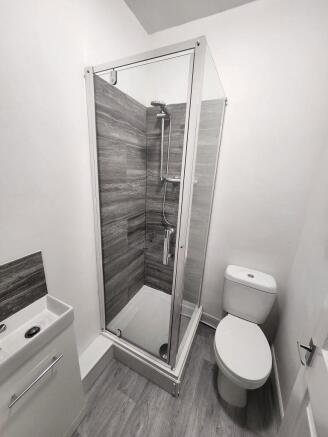 3 bed Flat to rent Image 10