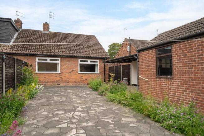 2 bed Semi-Detached Bungalow for sale Image 12