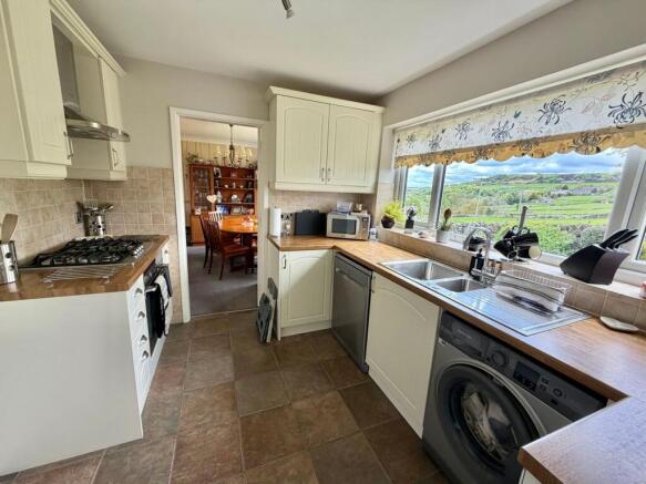 3 bed Link Detached House for sale Image 7