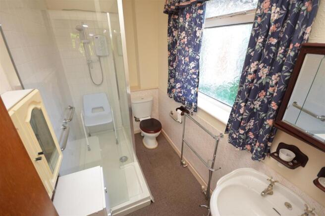 SHOWER ROOM 2.jpg