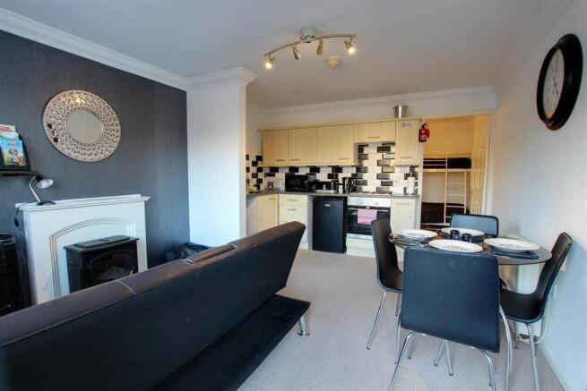 Lounge/Kitchen