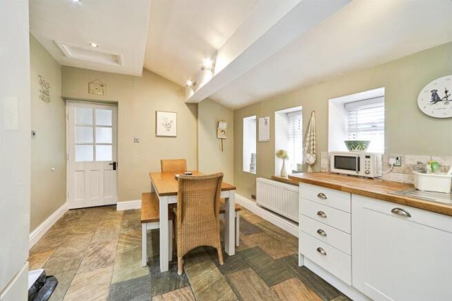 4 bed Link Detached House for sale Image 6