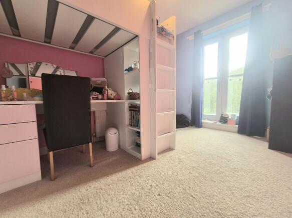 3 bed House to rent Image 8