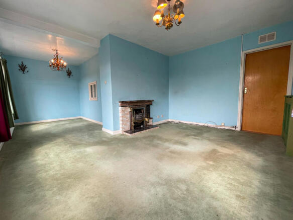 Lounge & Dining Area