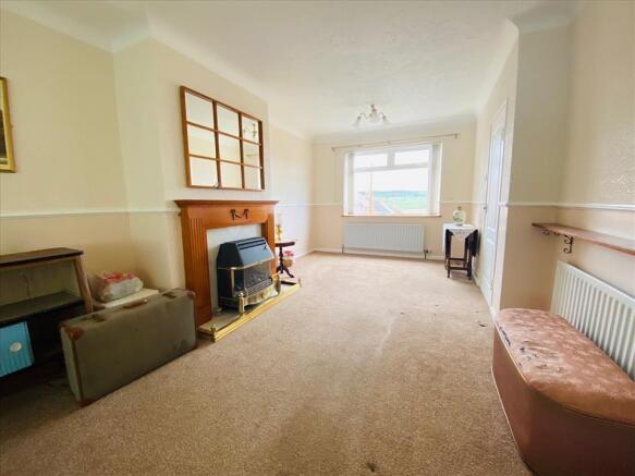 LOUNGE / DINING ROOM