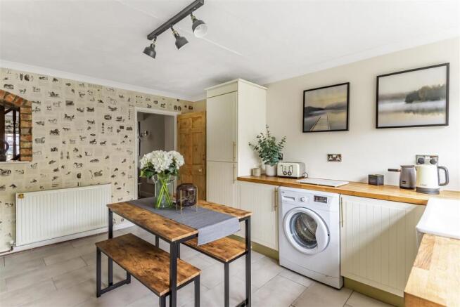 KITCHEN/ DINING ROOM