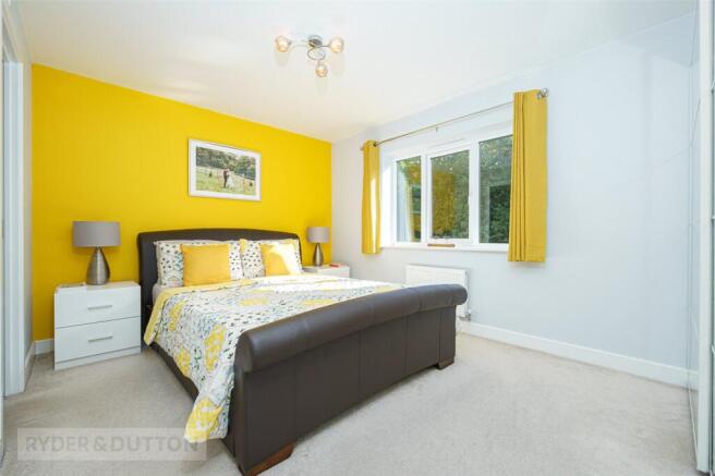 4 bed Detached for sale Image 6