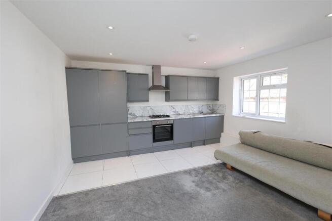 KITCHEN/LIVING ROOM