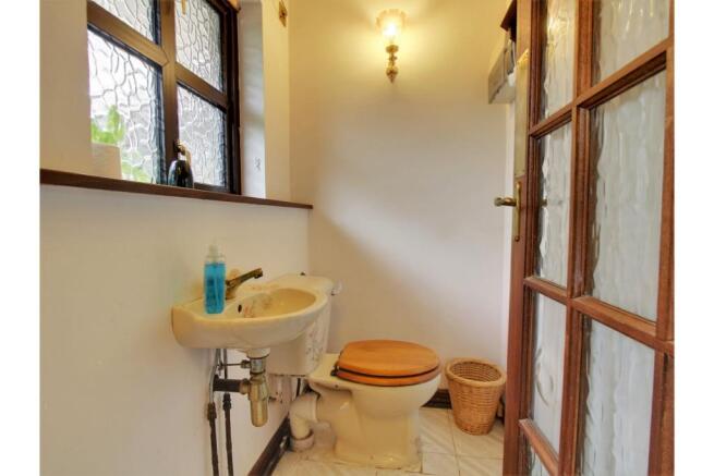 Annexe Cloakroom