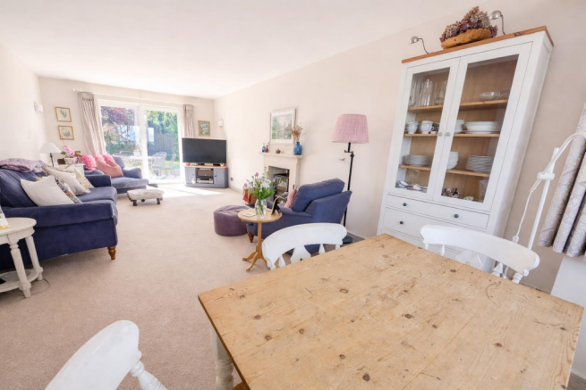 15 Calvert Close - Lounge 2.png