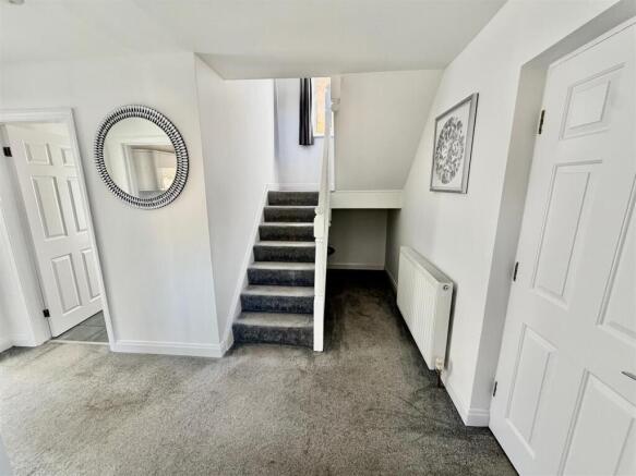 5 bed Detached for sale Image 8