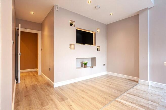 Crompton Road, Macclesfield, Cheshire, SK11 photo 4