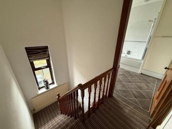 2 bed Terraced to rent Image 7
