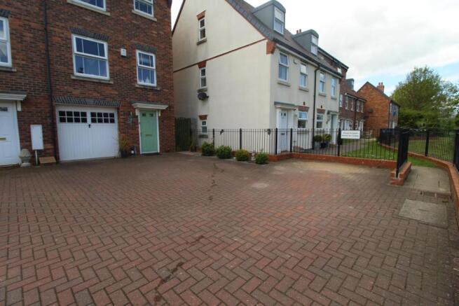 FRONT GARDEN