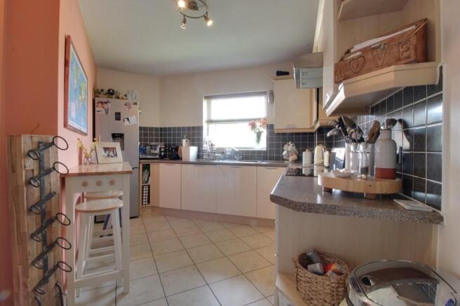 31 Tudor kitchen ...