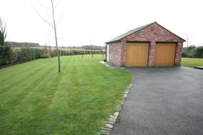 Detached double gara