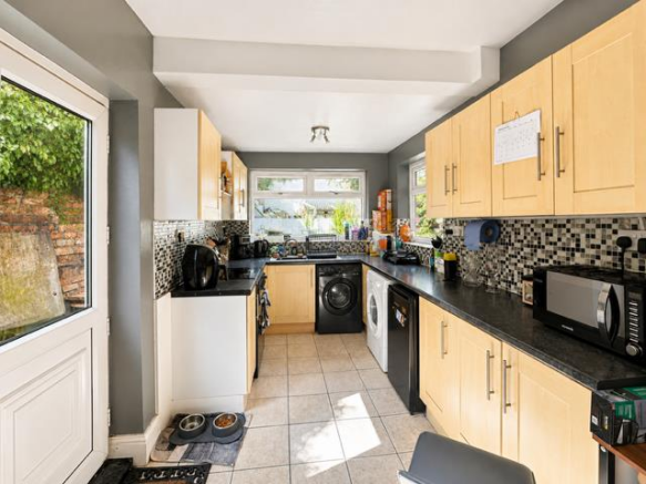3 bed House for sale Image 7