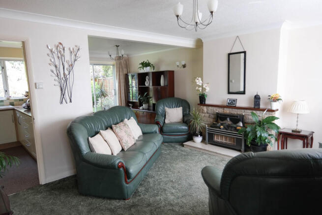 Lounge/Dining Room