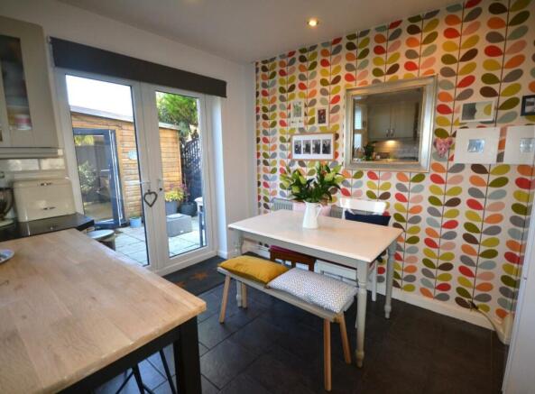 KITCHEN/DINING AREA