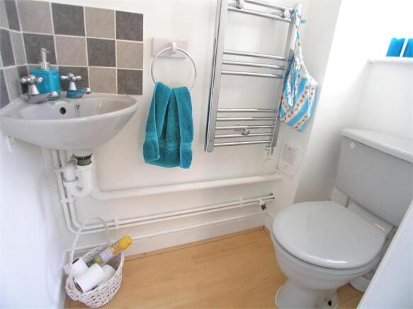 Cloakroom/wc